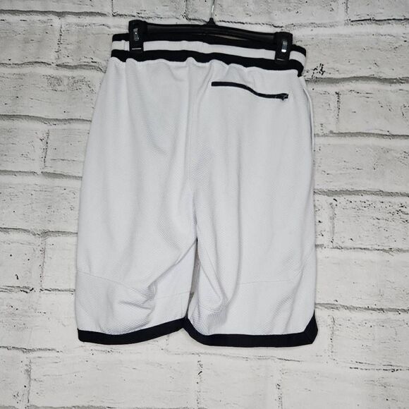 CSG. Mid-Rise Solid Relaxed Fit Athletic Shorts White & Black Medium - Picture 5 of 12